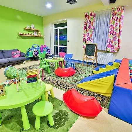Parkowy Dworek 3*
